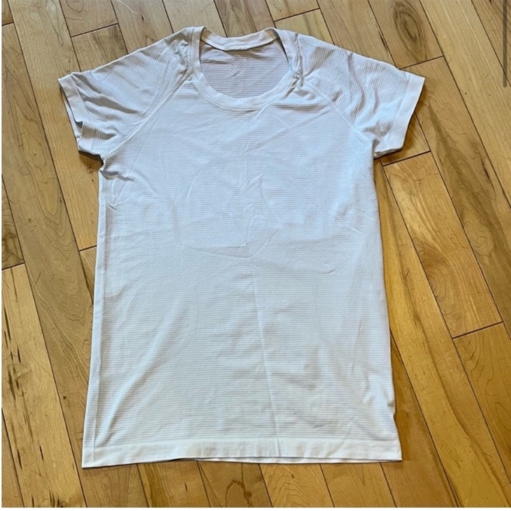 Lululemon Athletica White Short Sleeved Swiftly Tech Tee Shirt size ten (10)